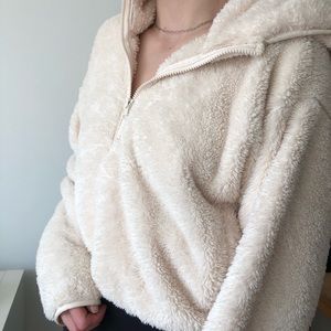 Aritzia teddy hoodie🤍